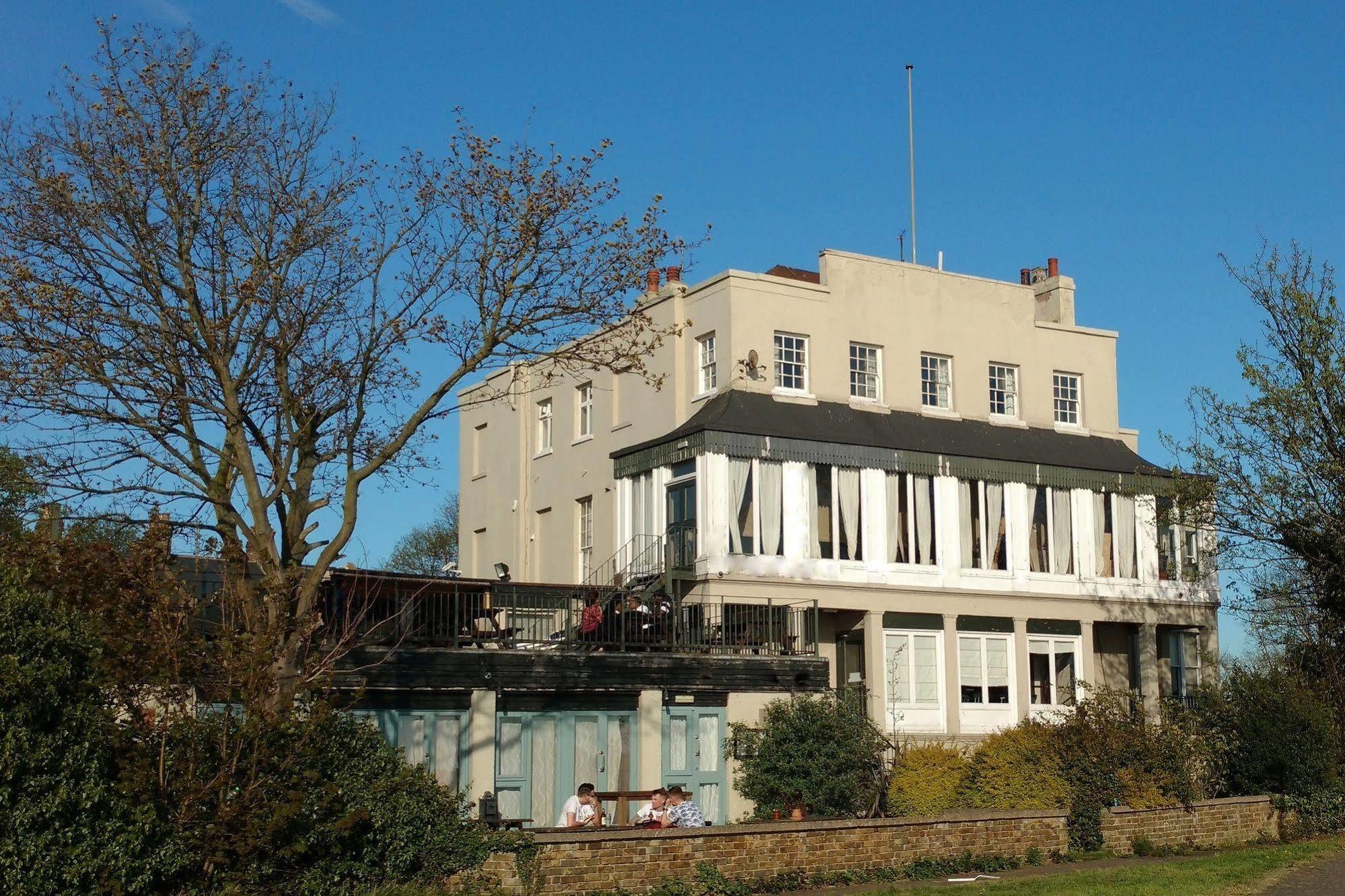 Royal Hotel, Bar & Grill Purfleet Exterior foto